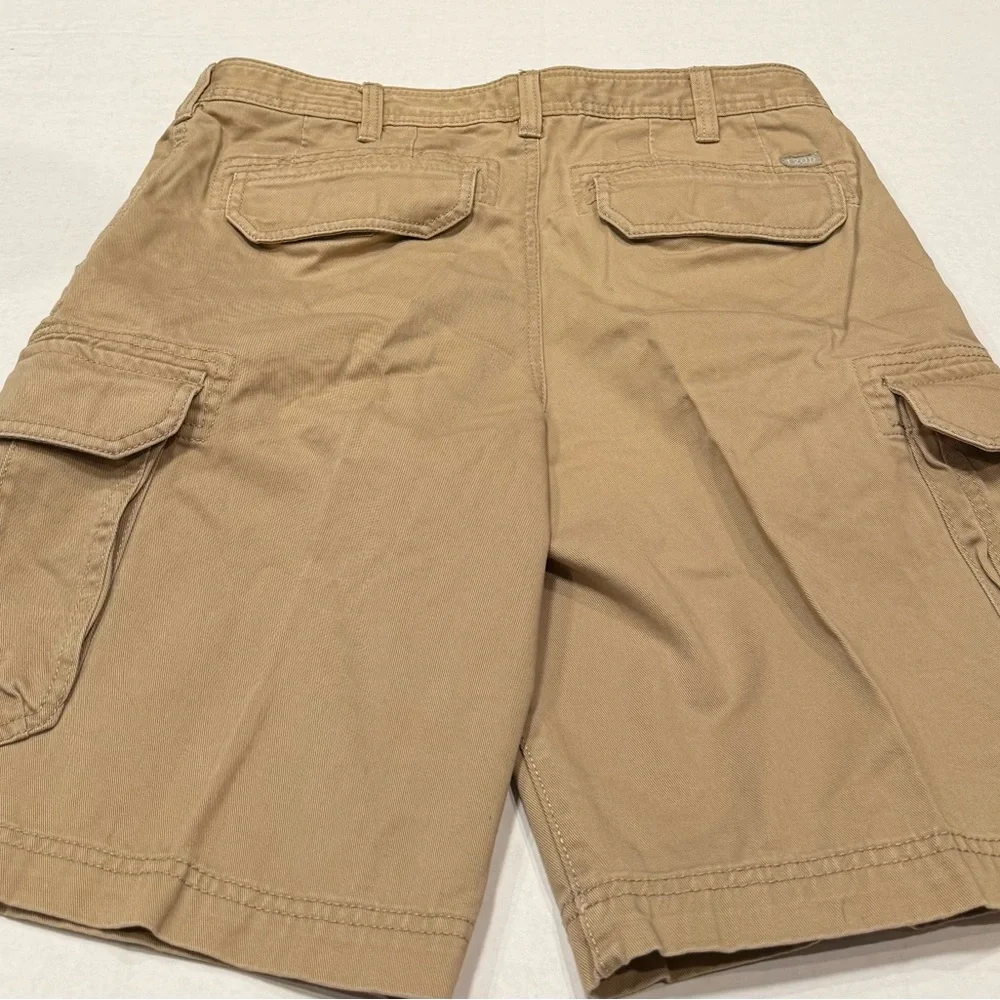 Izod cargo shorts size 32